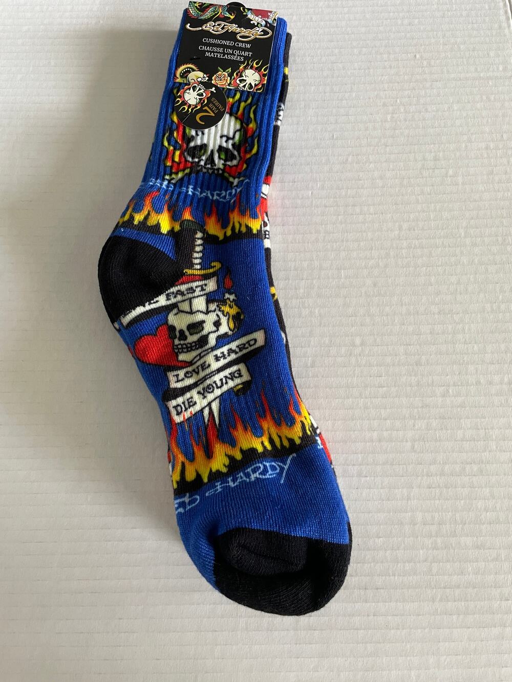 ADULT ED HARDY 2 PAIR BLACK MAROON CREW SOCKS NEW